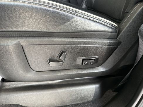 Used 2025 RAM 3500 Laramie AWD/4WD image 21