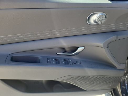 Used 2024 Hyundai Elantra SEL w/ Convenience Package FWD image 17