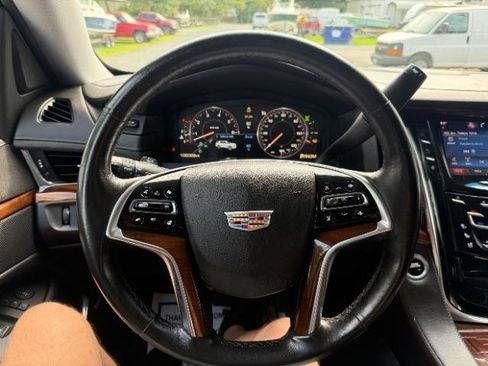 Used 2015 Cadillac Escalade Luxury AWD/4WD image 26