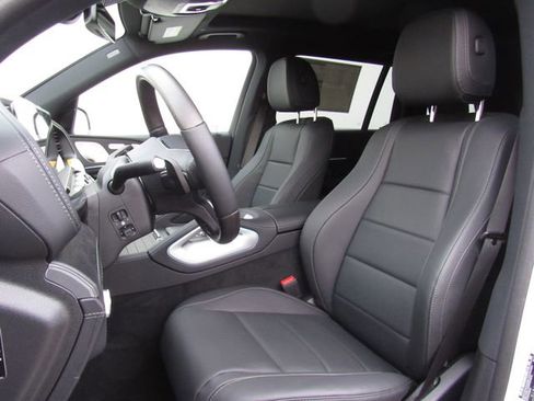 Used 2023 Mercedes-Benz GLS 450 4MATIC image 10