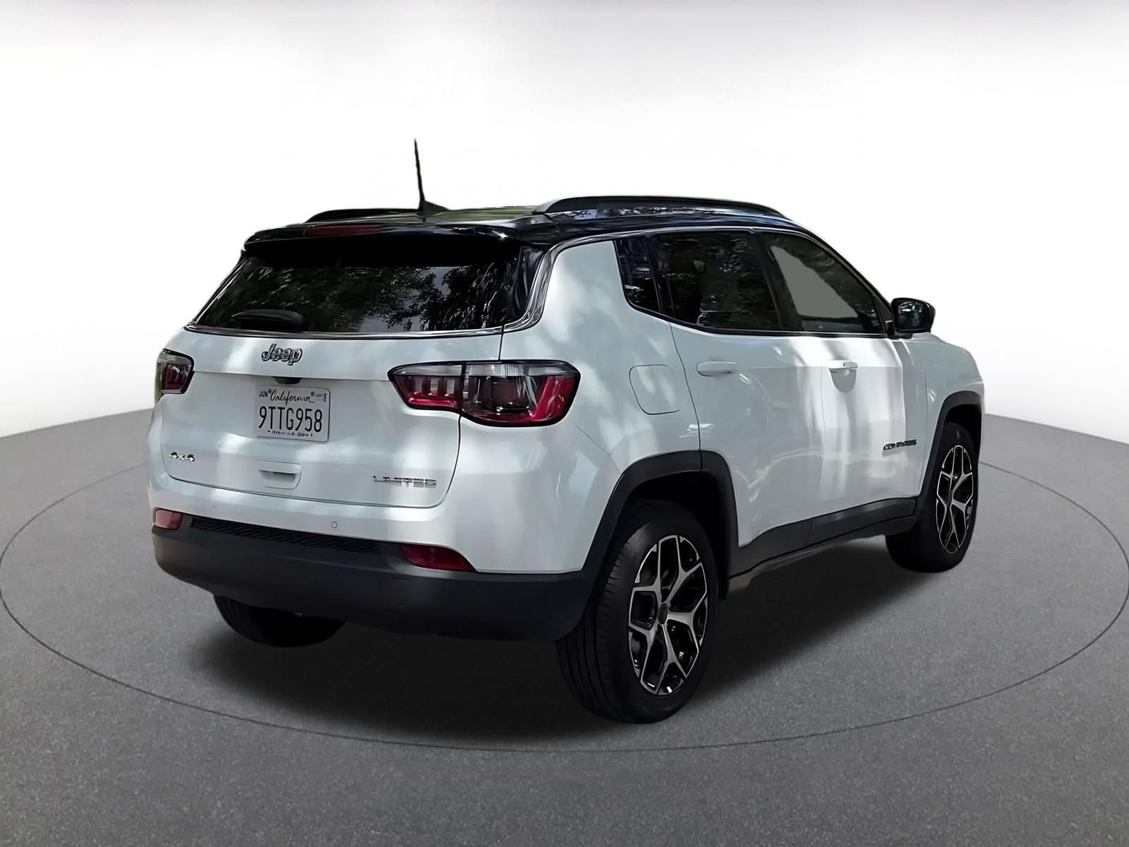 Used 2025 Jeep Compass Limited AWD/4WD image 12
