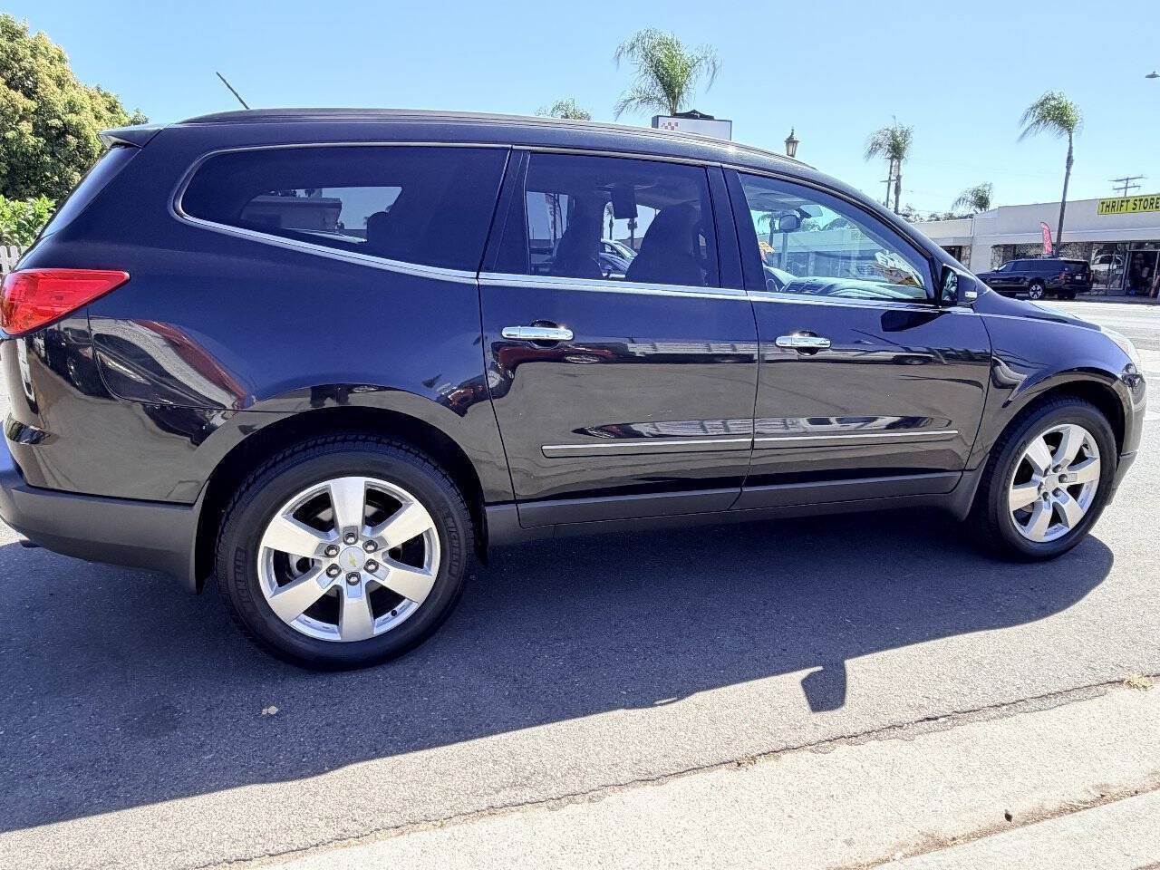 Used 2011 Chevrolet Traverse LTZ FWD image 7