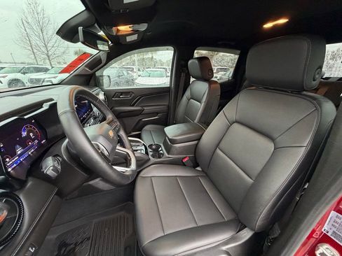 Used 2024 Chevrolet Colorado LT w/ LT Convenience Package III image 11