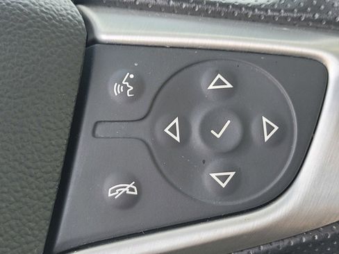 Used 2022 GMC Acadia SLE image 24