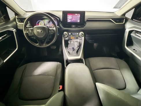 Used 2020 Toyota RAV4 XLE w/ Convenience Package FWD image 27