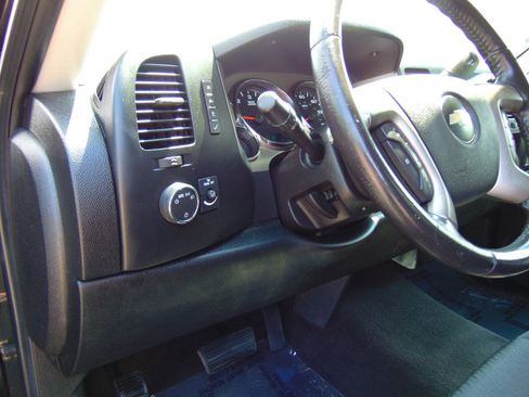Used 2010 Chevrolet Silverado 1500 LT w/ Interior Plus Package AWD/4WD image 12