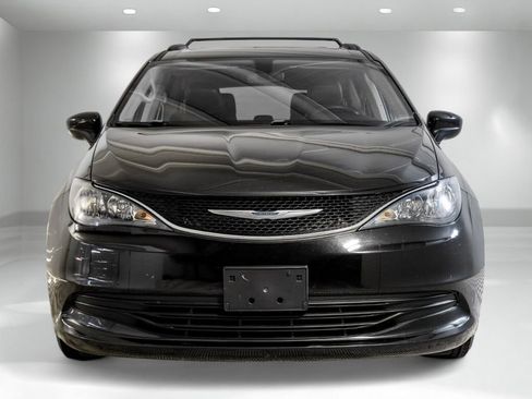 Used 2020 Chrysler Voyager Lxi image 4