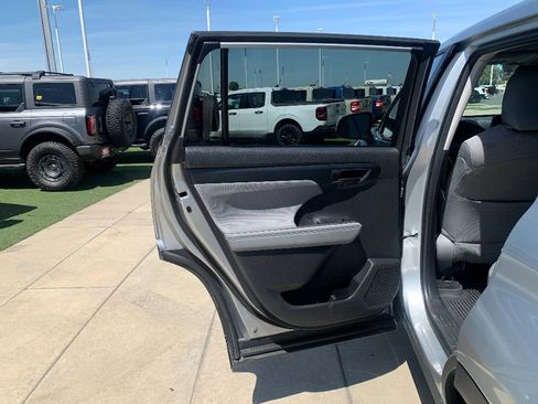 Used 2023 Toyota Highlander LE image 25