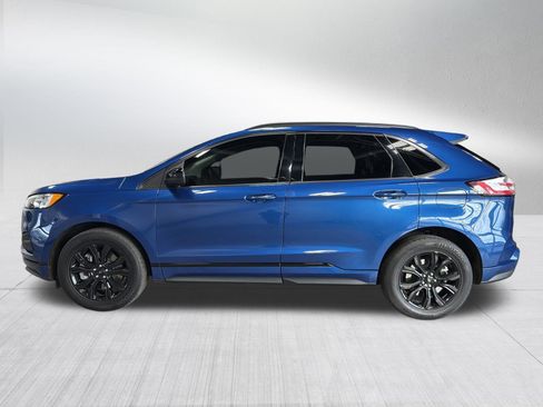 Used 2023 Ford Edge SE w/ Black Appearance Package image 4