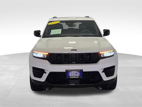 Certified 2023 Jeep Grand Cherokee Altitude AWD/4WD image 20