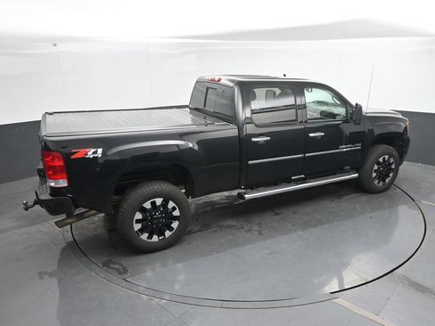 Used 2011 GMC Sierra 2500 Denali w/ Suspension Package, Off-Road AWD/4WD image 21