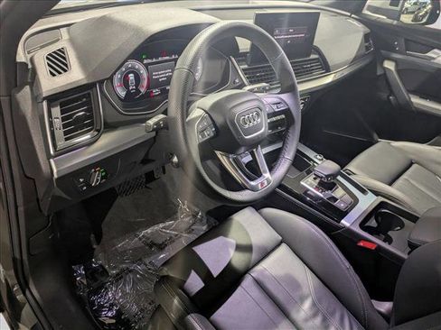 Certified 2025 Audi Q5 2.0T Premium Plus image 10