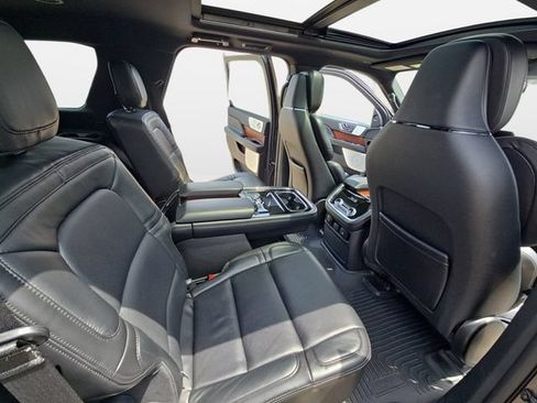 Used 2021 Lincoln Navigator Reserve w/ Luxury Package AWD/4WD image 12