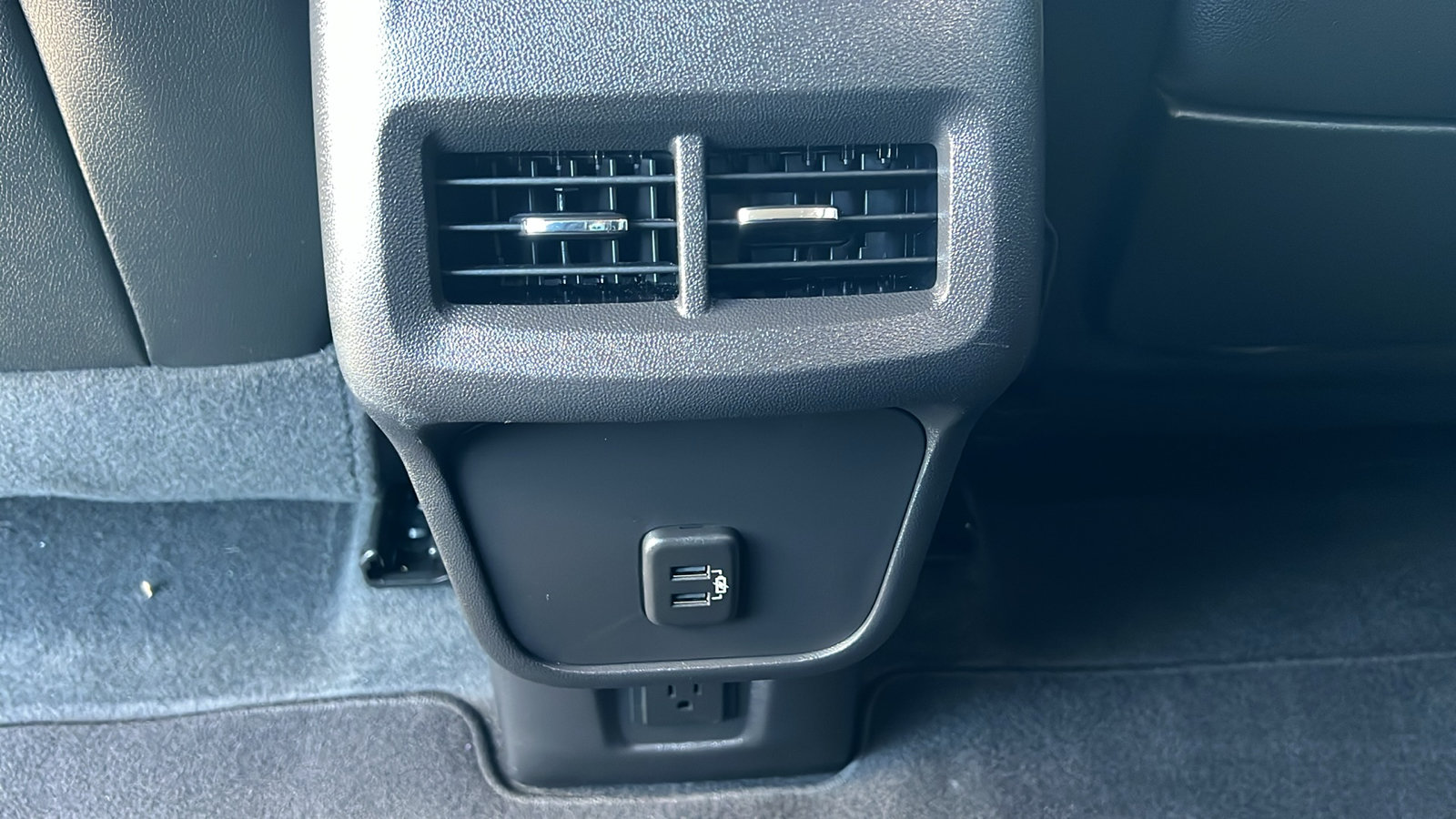Used 2024 GMC Terrain SLT w/ Infotainment Package II AWD/4WD image 14