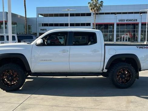 Used 2019 Toyota Tacoma TRD Off-Road AWD/4WD image 3