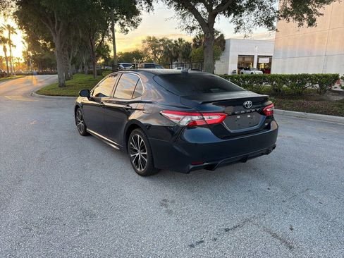 Used 2019 Toyota Camry SE w/ Convenience Package image 3