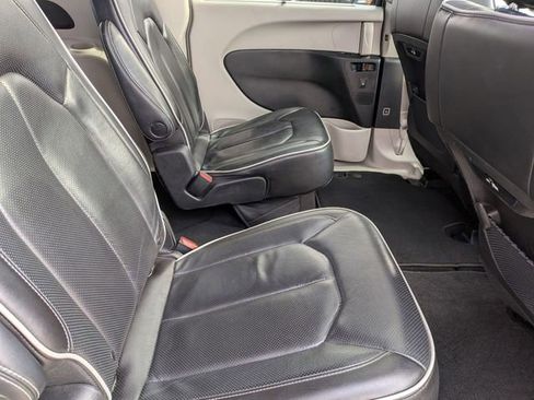 Certified 2023 Chrysler Pacifica Limited image 31