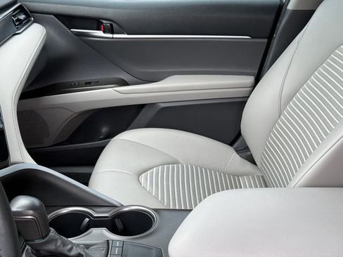Used 2022 Toyota Camry SE FWD image 11
