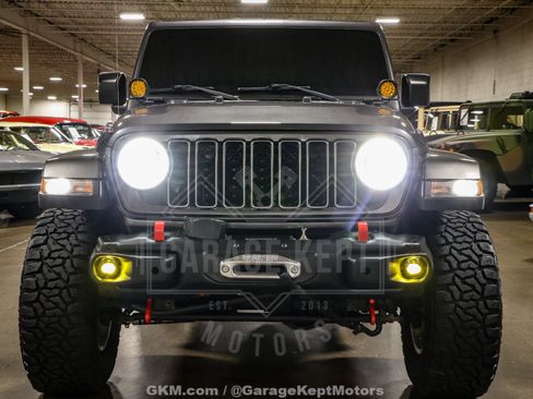 Used 2018 Jeep Wrangler Unlimited Sahara AWD/4WD image 21