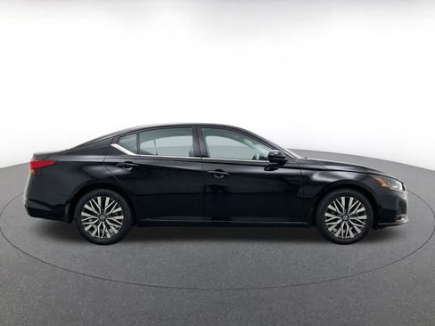 Used 2025 Nissan Altima 2.5 SV FWD image 10