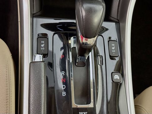 Used 2017 Honda Accord Touring image 19