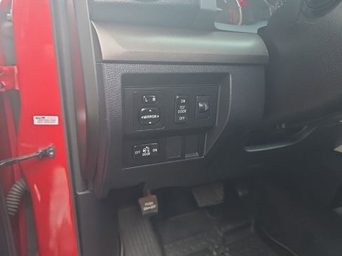 Used 2017 Toyota Tundra SR5 image 19