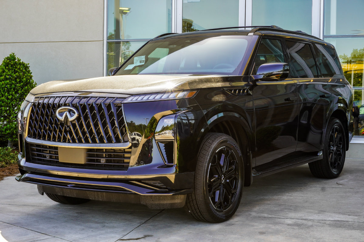 Certified 2026 INFINITI QX80 4WD w/ Sport Exterior Package image 9