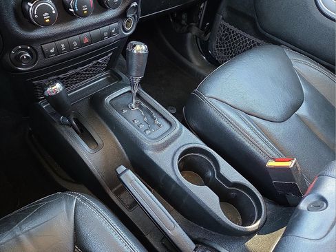 Used 2018 Jeep Wrangler Rubicon w/ Dual Top Group image 25