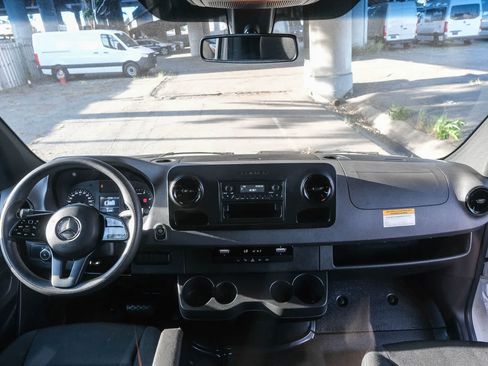 Used 2023 Mercedes-Benz Sprinter 2500 image 13