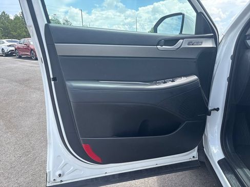Used 2023 Hyundai Palisade SEL w/ Premium Package FWD image 3