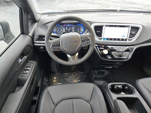 New 2026 Chrysler Voyager LX image 20