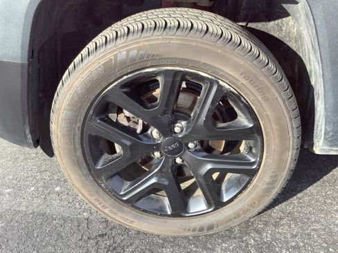 Used 2017 Jeep Renegade Altitude image 4