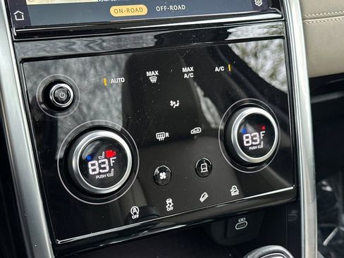 Used 2021 Land Rover Discovery Sport SE image 18