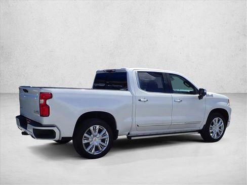 Used 2023 Chevrolet Silverado 1500 High Country w/ Technology Package AWD/4WD image 4
