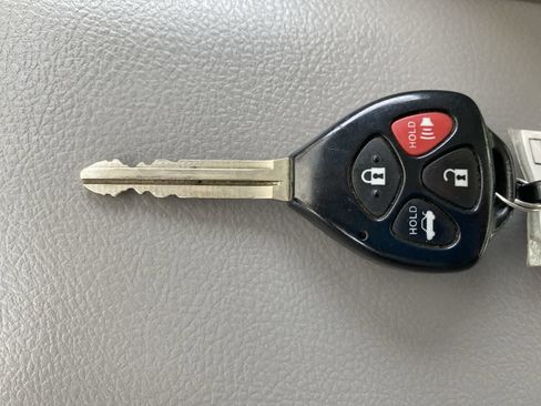 Used 2013 Toyota Corolla LE FWD image 30