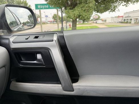 Used 2012 Toyota 4Runner SR5 w/ Convenience Pkg AWD/4WD image 37