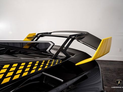 Used 2024 Lamborghini Huracan STO image 16