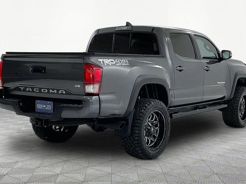 Used 2016 Toyota Tacoma TRD Off-Road w/ Premium & Technology Package image 6