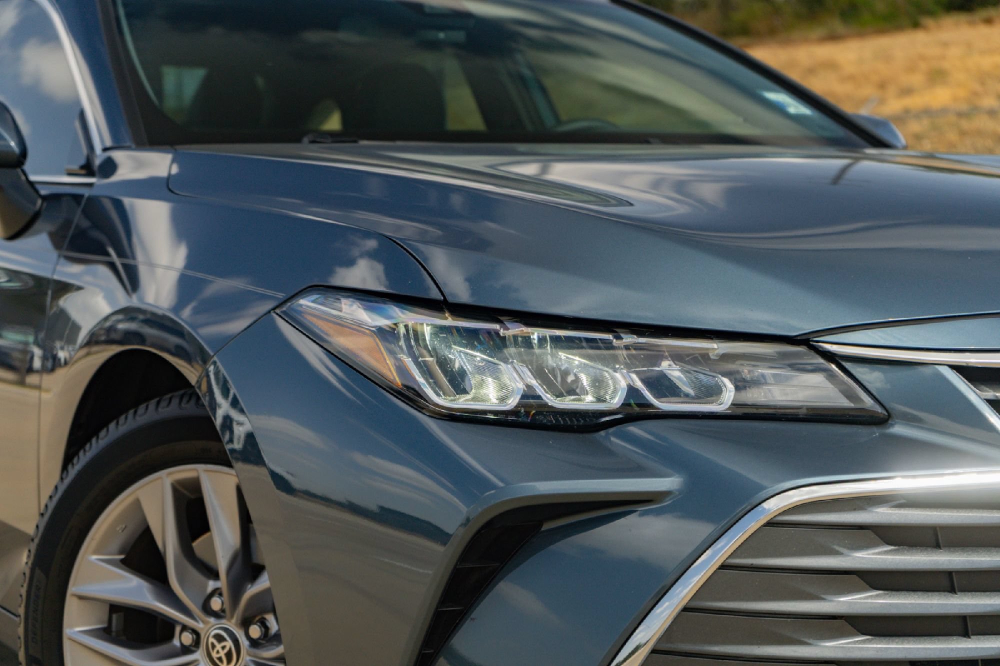Used 2021 Toyota Avalon XLE FWD image 3
