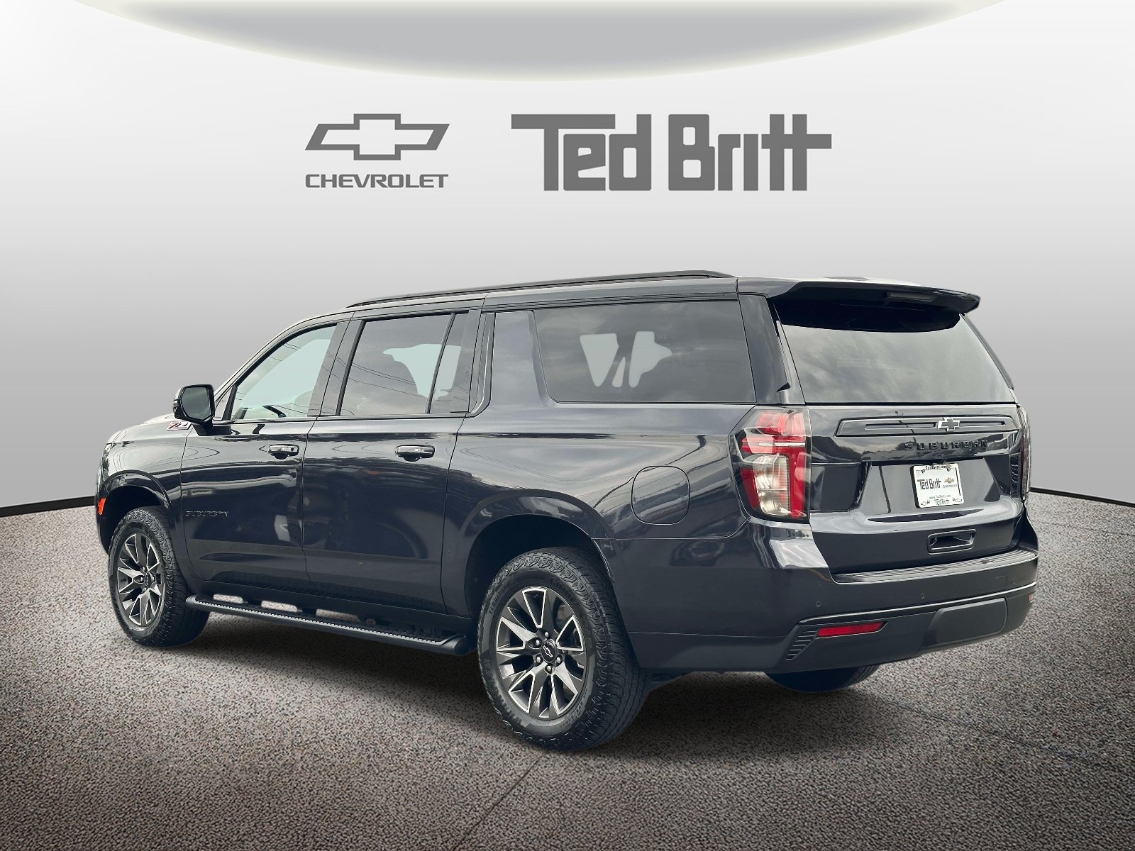 Used 2024 Chevrolet Suburban Z71 w/ Luxury Package AWD/4WD image 6