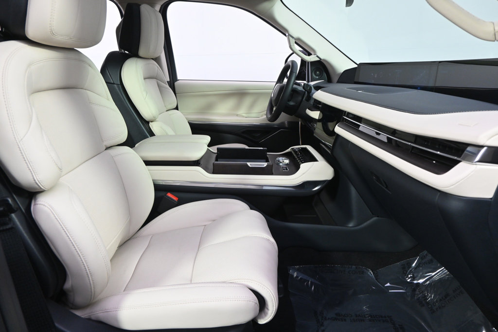 New 2027 Lincoln Navigator Reserve AWD/4WD image 16