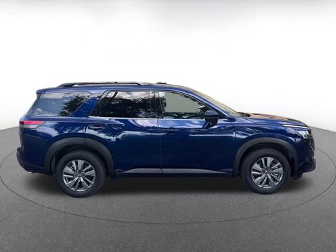 Used 2025 Nissan Pathfinder SV image 16