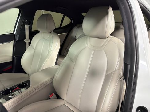 Used 2022 Genesis G70 2.0T RWD image 13