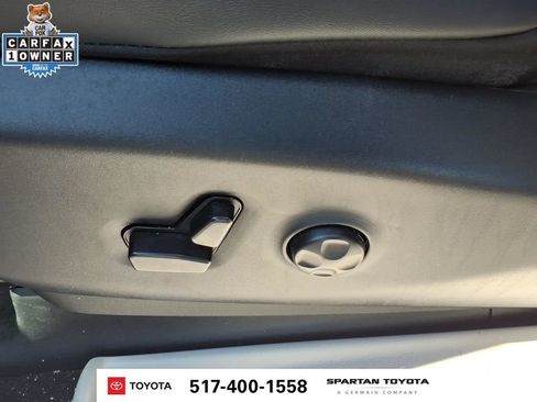 Used 2024 Chrysler Pacifica Touring-L FWD image 16
