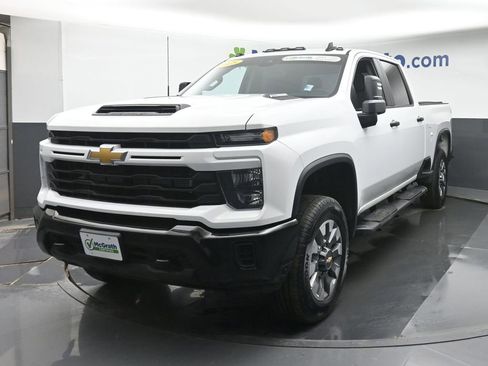 Used 2025 Chevrolet Silverado 2500 Custom w/ Custom Value Package image 16