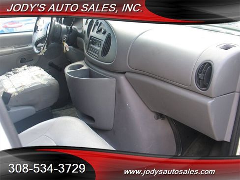 Used 2000 Ford E-250 and Econoline 250 RWD image 9
