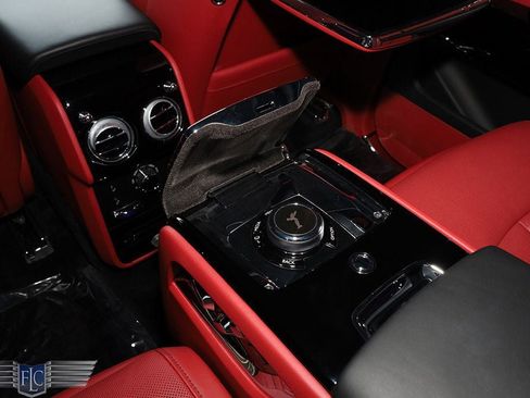 Used 2019 Rolls-Royce Cullinan image 24