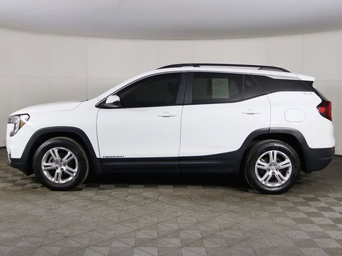 Used 2022 GMC Terrain SLE w/ Driver Convenience Package image 16