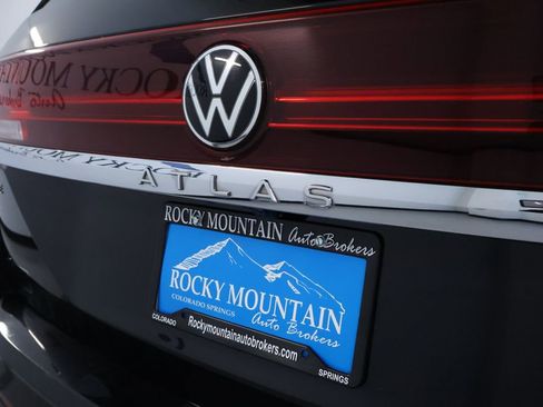 Used 2024 Volkswagen Atlas SE AWD/4WD image 10