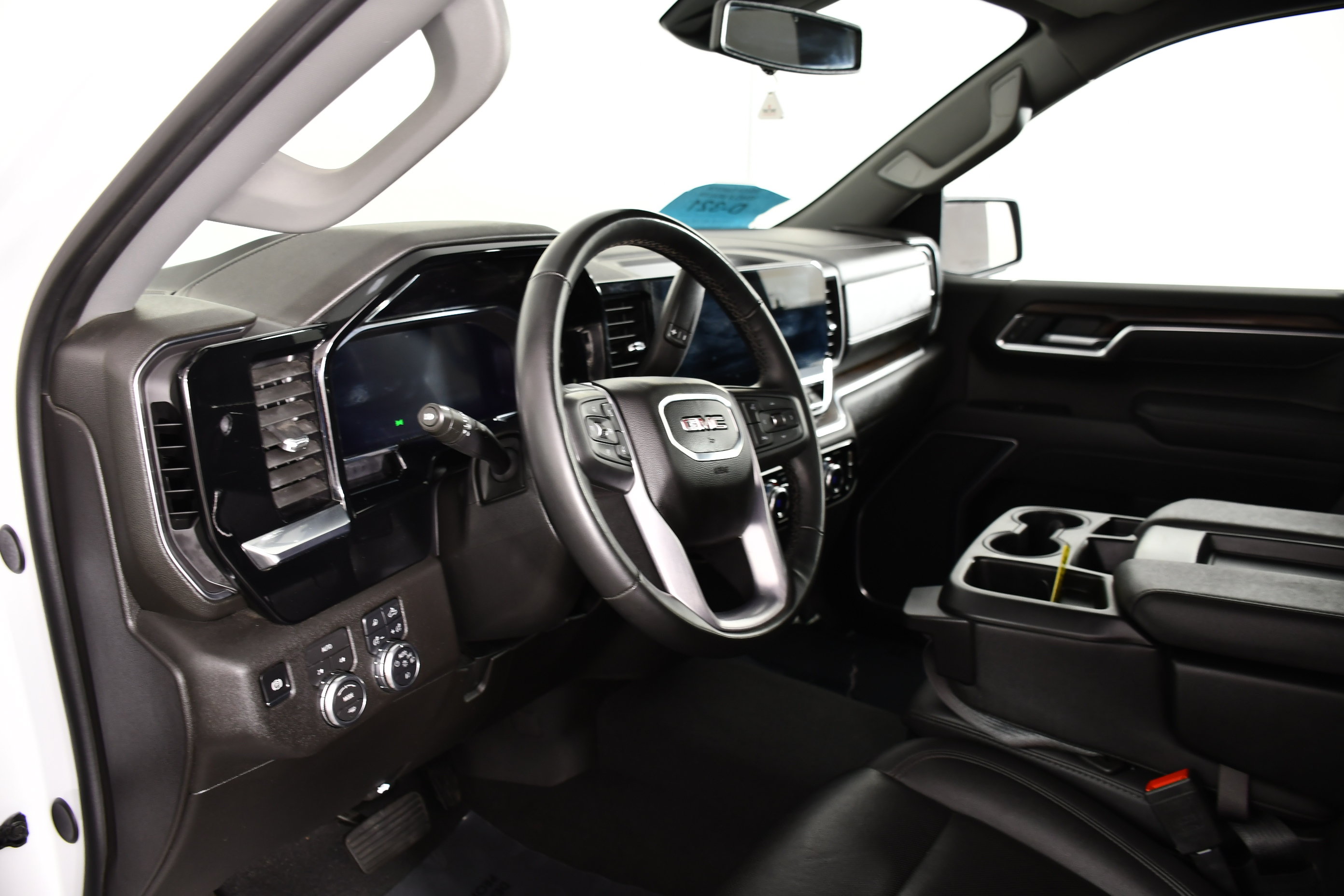 Used 2026 GMC Sierra 1500 SLT AWD/4WD image 40
